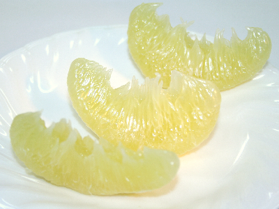 美味しそうな晩白柚(１房10cm以上)
